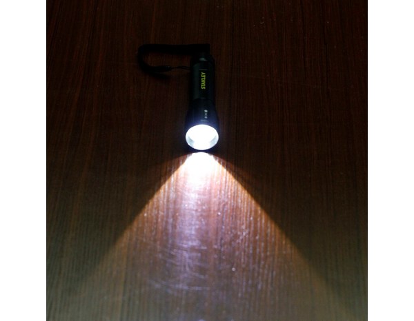 Lampe torche aluminium - 300 lm - Stanley - Brico Dépôt