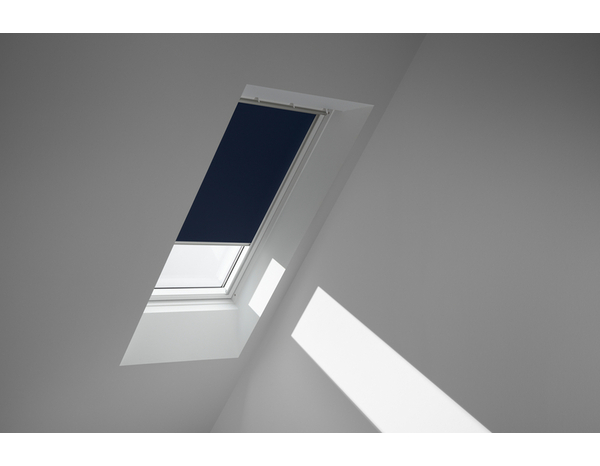Store occultant DKL bleu en toile polyester pour fenêtre de toit 55 x 78 cm - Velux - Brico Dépôt