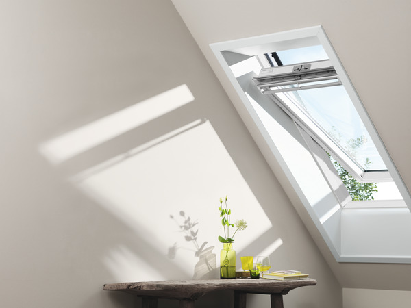 Fenêtre de toit blanche à projection et à rotation GPL SK06 2076 - H. 118 x l. 114 cm - Velux - Brico Dépôt