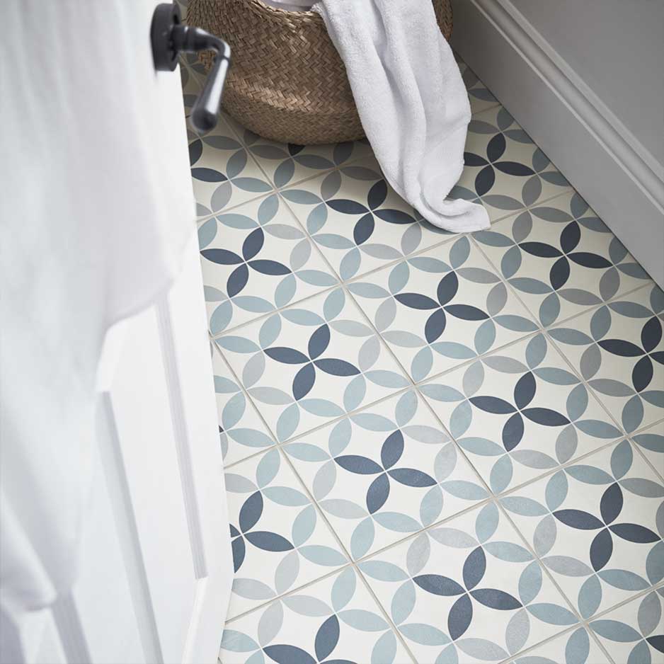 carrelage à motif dans une salle de bain GoodHome 