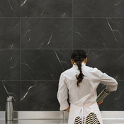 Dalles PVC noires mates  DRIFT - 75x45 cm, imperméables et résistantes aux impacts - Brico Dépôt