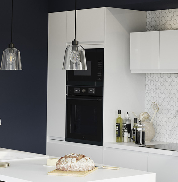 Colonne de cuisine four + micro-ondes "Glorian" blanc brillant l.60 x h.201 x p.57 cm + 1 porte + 1 porte avec casserolier et tiroir intérieur - Brico Dépôt