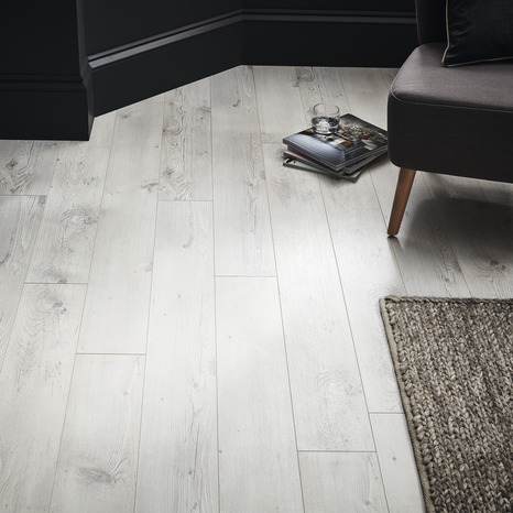 Sol stratifié à clipser aspect chêne blanc "Bilston" - L. 138,3 x l. 24,4 cm x Ép. 8 mm - GoodHome - Brico Dépôt