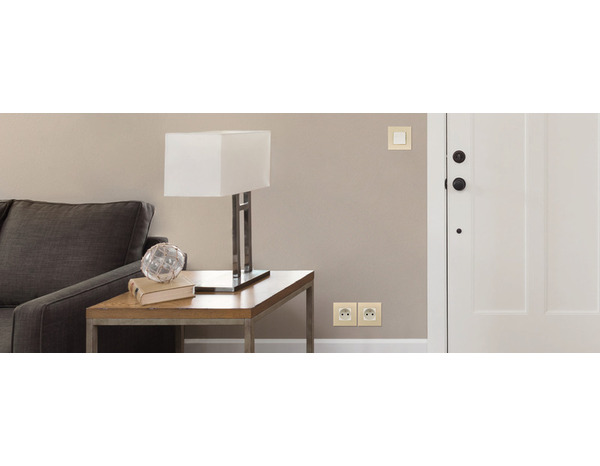 Prise 2 pôles+terre + Plaque sésame "Clarys" - Brico Dépôt