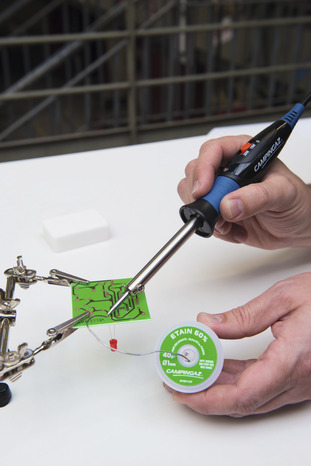 Fer électrique avec variateur FL - Double puissance 15/30W - Campingaz - Brico Dépôt