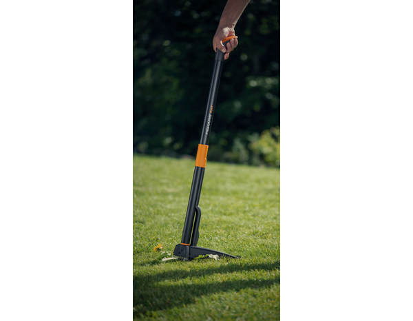 Desherbeur Xact manuel pour mauvaises herbes - Fiskars - Brico Dépôt