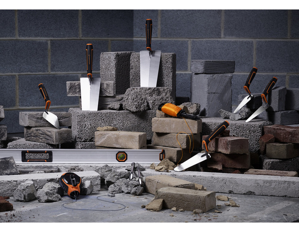 Truelle ronde de maçon avec poignée ergonomique 180 mm - Brico Dépôt