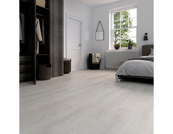 Sol stratifié à clipser aspect mat chêne grisé "Gatteo" L. 138,3 x l. 19,3 cm x Ép. 7 mm - Brico Dépôt