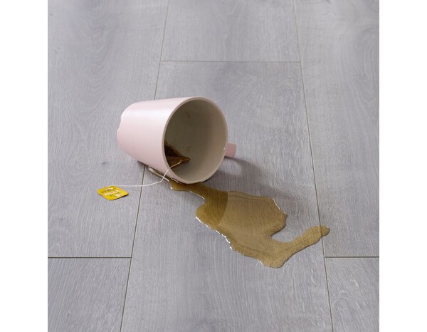 Sol stratifié à clipser aspect mat gris "Horeshoe" compatible pièces humides - L. 128,5 x l. 19,2 cm x Ép. 8 mm - Cooke and Lewis - Brico Dépôt