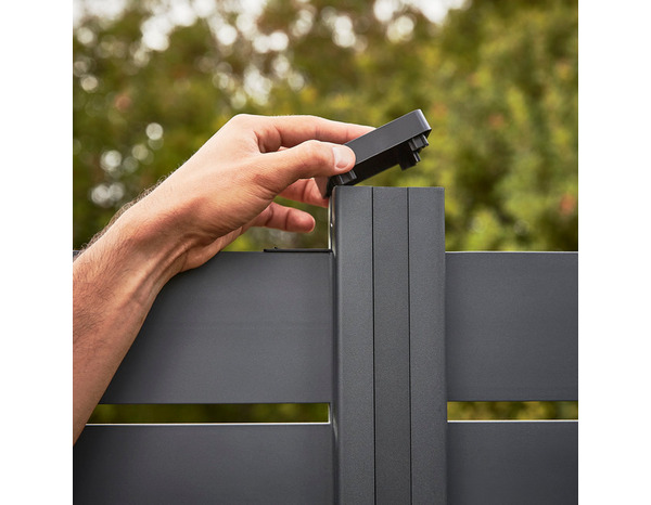 Poteau aluminium gris l. 7 cm x H. 240 cm Neva - Marque BLOOMA - Brico Dépôt