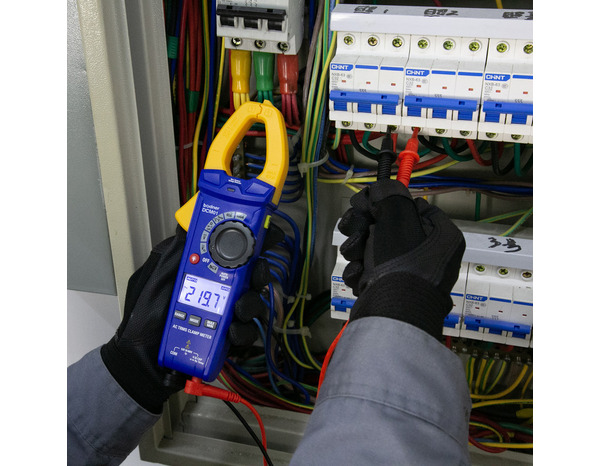 Pince ampèremétrique compacte 400A CA - Brico Dépôt