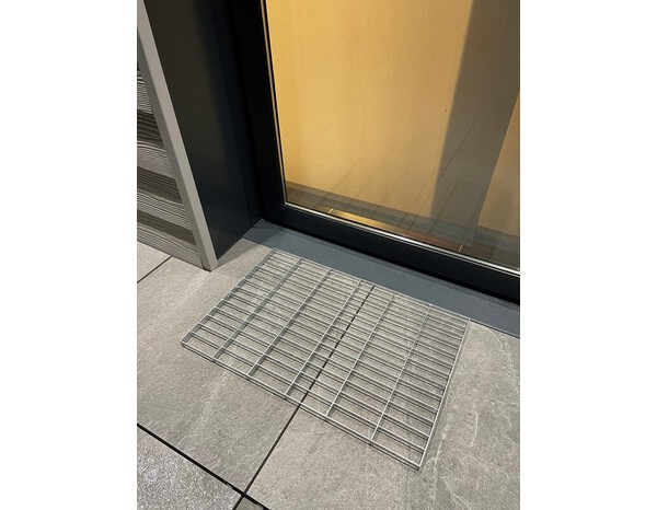 Tapis extérieur en acier galvanisé gris - 40x60 cm - Brico Dépôt