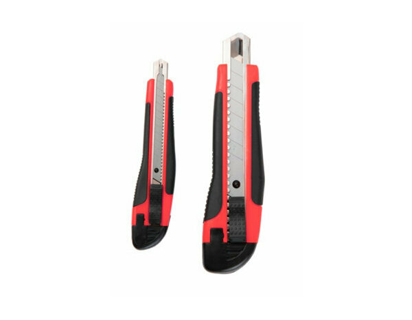 Lot 2 cutters 9 & 18mm + lames en acier carbone - Forge steel - Brico Dépôt