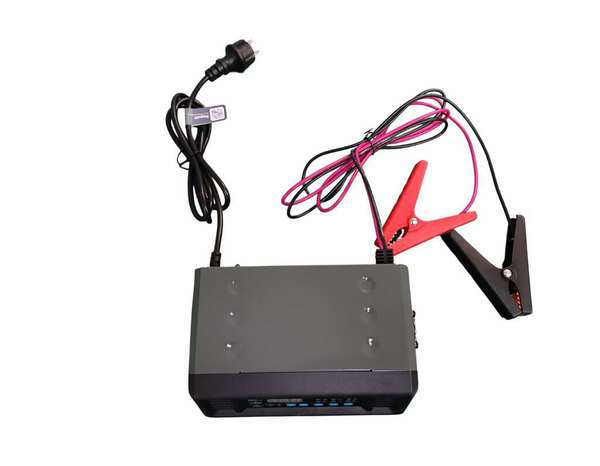 Chargeur de batterie avec fonction de démarrage - 26 x 8 x 26 cm - Racing - Brico Dépôt