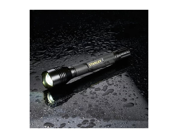 Lampe torche LED 280 lumens, 150 m de portée - Stanley - Brico Dépôt