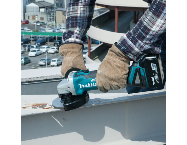 Meuleuse "DGA504Z" 18 V Li-Ion Ø 125 mm sans fil moteur BL Motor - Brico Dépôt