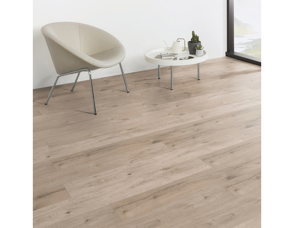 Sol stratifié à clipser FERRARA CHILLWOOD effet chêne naturel gris, AC5 - 138,3x19,3 cm, Ep. 10 mm - Brico Dépôt