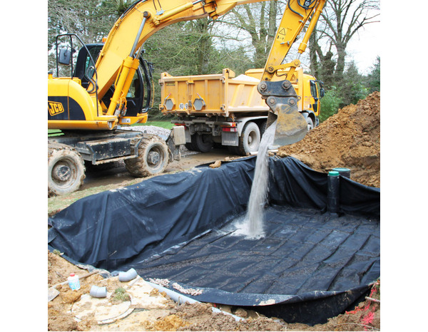 Rouleau géogrille de filtration en Polyéthylène HD 125 g/m2 - 5,20 x 5,20 m - Brico Dépôt