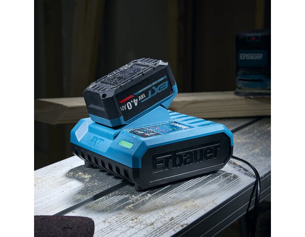 Chargeur batterie 18 V rapide et silencieux 150 W - Erbauer - Brico Dépôt