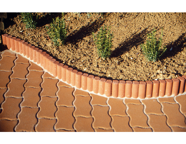 Bordure rondin ALKERN ocre 20 x 50 x 6 cm béton teinté pour jardin - Brico Dépôt
