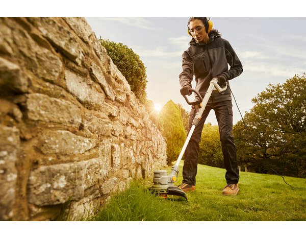Coupe-bordures électrique 450W largeur 28 cm manche télescopique - Titan - Brico Dépôt