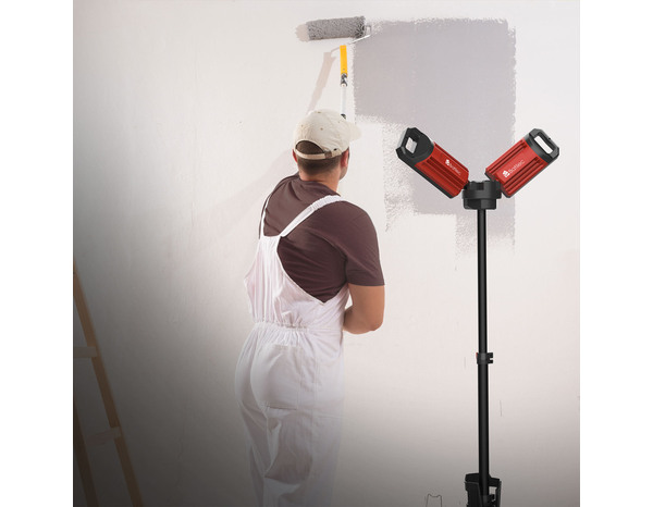 Projecteur de chantier rechargeable avec trépied 5000 lm rouge H. réglable 89 à 192 cm - Onelec - Brico Dépôt