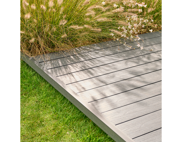 Profilé de finition gris foncé pour terrasse extérieure NEVA 220 x 5,2 cm - Marque BLOOMA - Brico Dépôt