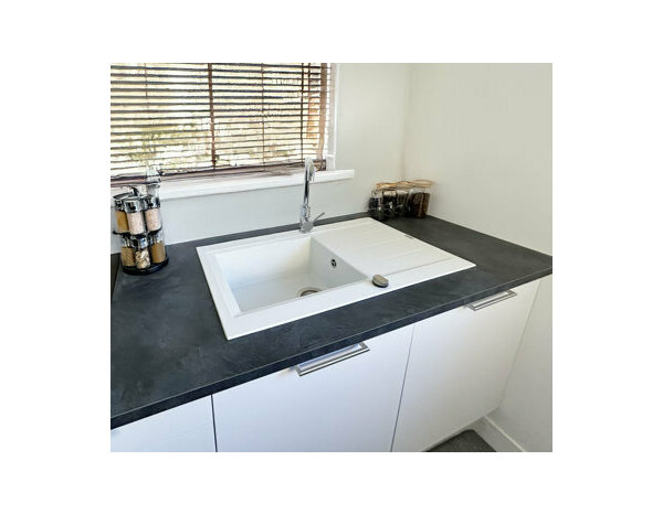 Évier composite de quartz blanc avec mitigeur dynamo 86 x 50 x 18 cm - Brico Dépôt