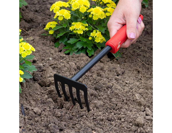 Râteau à main acier carbone rouge et noir 32 cm - Forge steel - Brico Dépôt