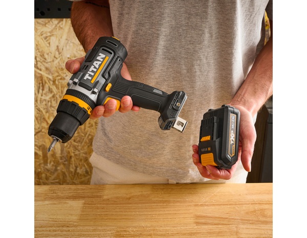 Perceuse visseuse sans fil 18 V 50 Nm 2 vitesses - Titan - Brico Dépôt