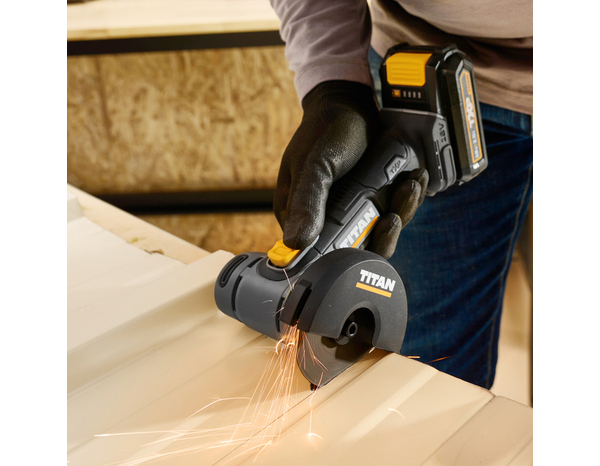 Mini scie circulaire sans fil 18 V lame 76 mm profondeur de coupe 13 mm - Titan - Brico Dépôt