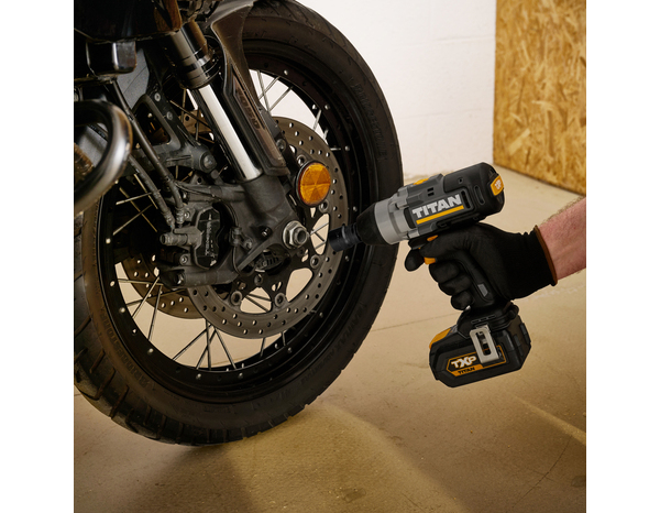 Visseuse à choc sans fil 18 V vitesse variable couple 400 Nm - Titan - Brico Dépôt
