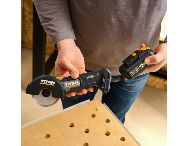 Mini scie circulaire sans fil 18 V lame 76 mm profondeur de coupe 13 mm - Titan - Brico Dépôt