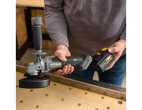 Meuleuse d’angle sans fil 18 V 125 mm vitesse variable 2500–11500 tr/min - Titan - Brico Dépôt
