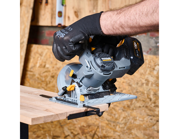 Scie circulaire sans fil 18 V diamètre 165 mm profondeur coupe 55 mm - Titan - Brico Dépôt