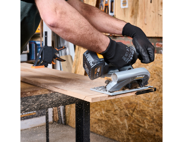 Scie circulaire sans fil 18 V diamètre 165 mm profondeur coupe 55 mm - Titan - Brico Dépôt