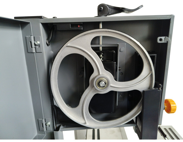 Scie à ruban filaire 350 W sur table inclinable - Titan - Brico Dépôt