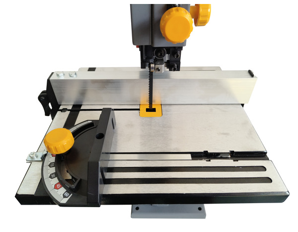 Scie à ruban filaire 350 W sur table inclinable - Titan - Brico Dépôt