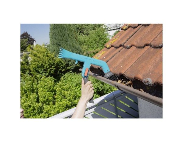 Nettoyeur de gouttière avec manche télescopique réglable système de frein intégré - Gardena - Brico Dépôt