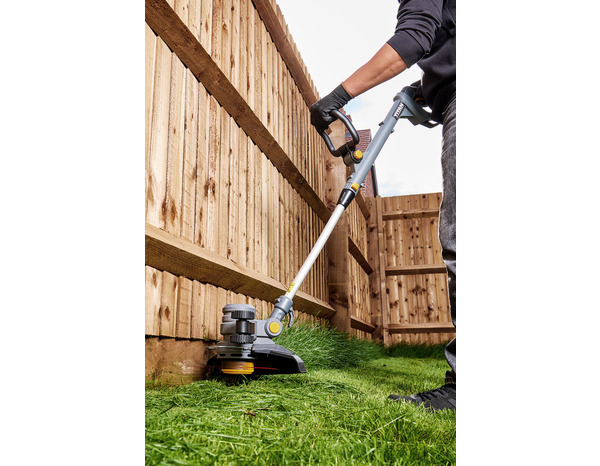 Coupe-bordures électrique filaire 600 W largeur de coupe 30 cm manche télescopique - Titan - Brico Dépôt