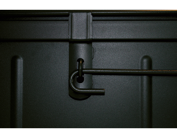 Cantine 100 cm en acier noir avec fermeture cadenassable et tringle 175L - Brico Dépôt