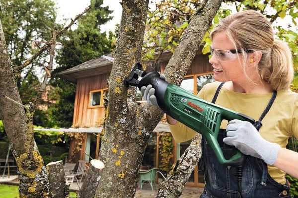 Scie sabre tous matériaux - 710 W - Bosch - Brico Dépôt